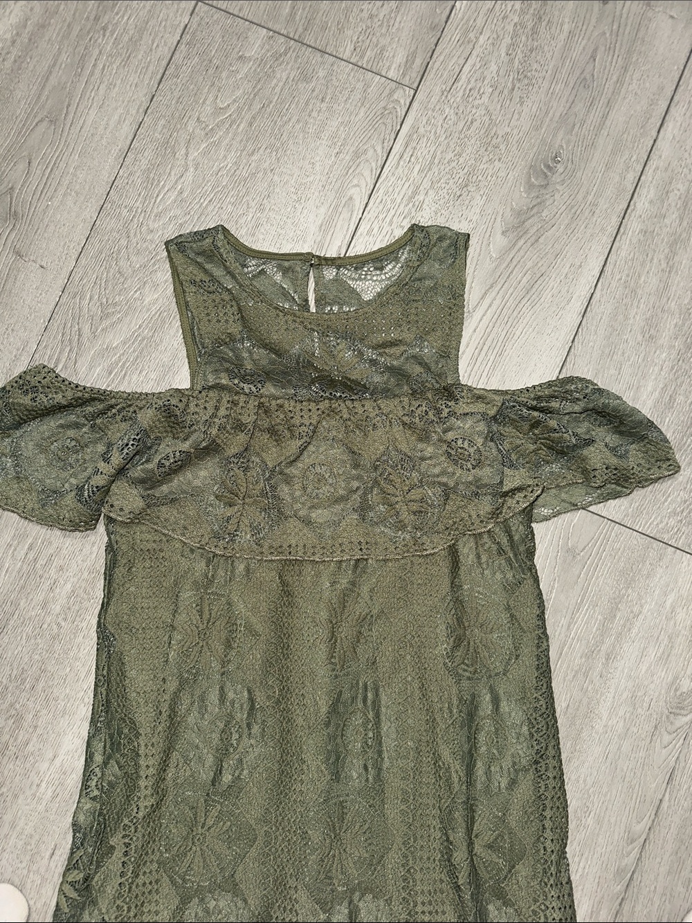 Miami Olive Green Lace Dress with Keyhole Back and flutter sleeves size medium - Picture 3 of 9